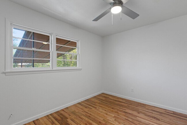 Building Photo - 1730 Whedbee St