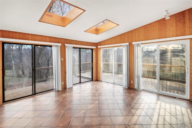 Building Photo - 2 Seawood Ct