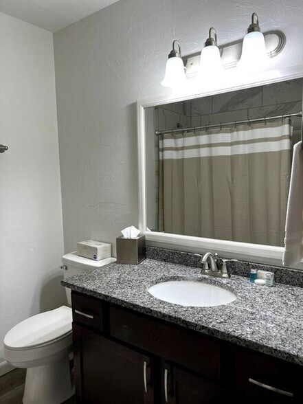 Building Photo - 517 E Division St