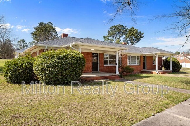 Building Photo - 1208 S 9th St