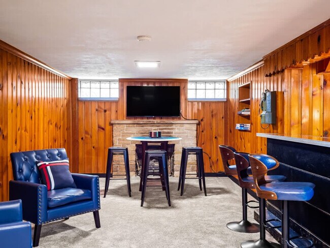 Building Photo - 386 Walworth Ave