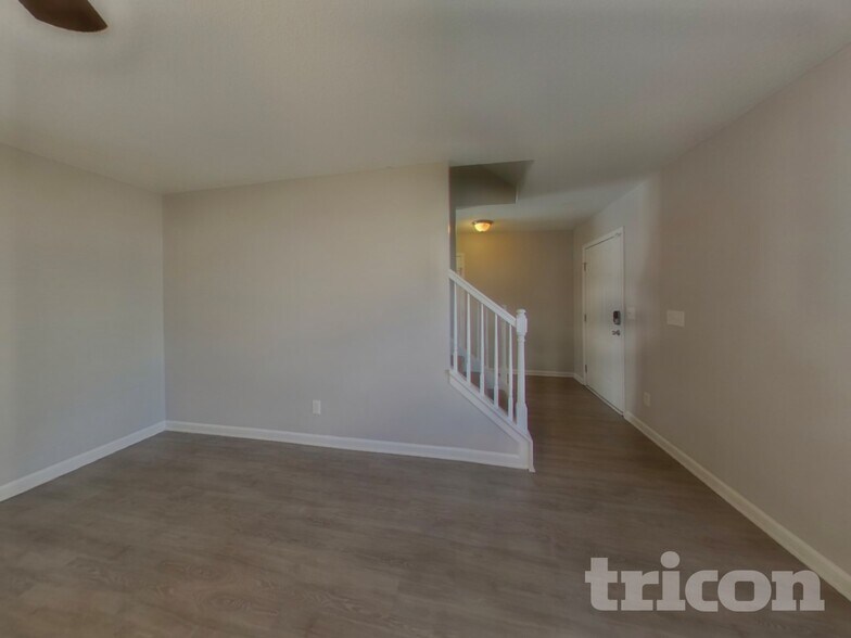 Building Photo - 482 Fox Trot Dr