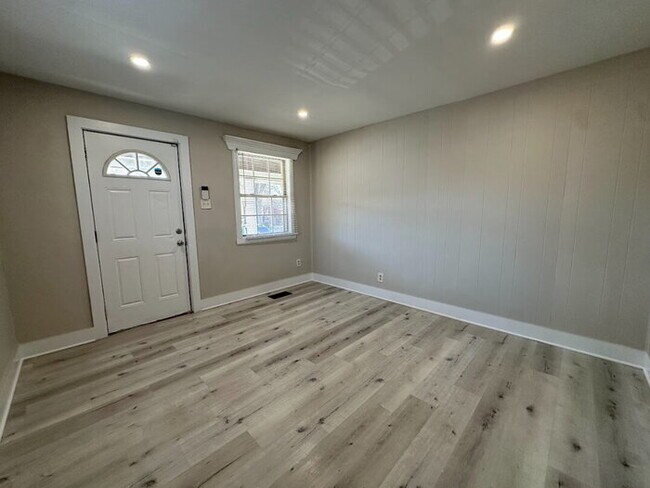 Building Photo - CENTER TOWNSHIP! **** SECTION 8 ****