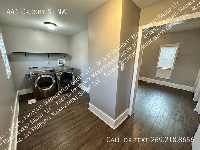 Building Photo - 441 Crosby St NW