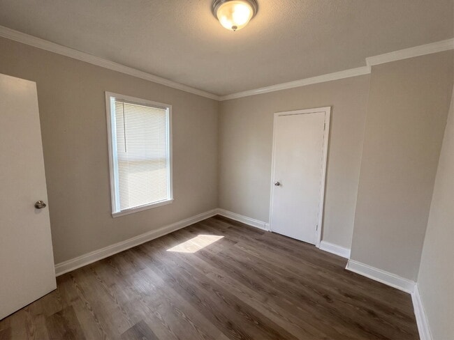 Building Photo - Breckenridge Hills - 1 Bed | 1 Bath | Ranch | ~0.19 Acres