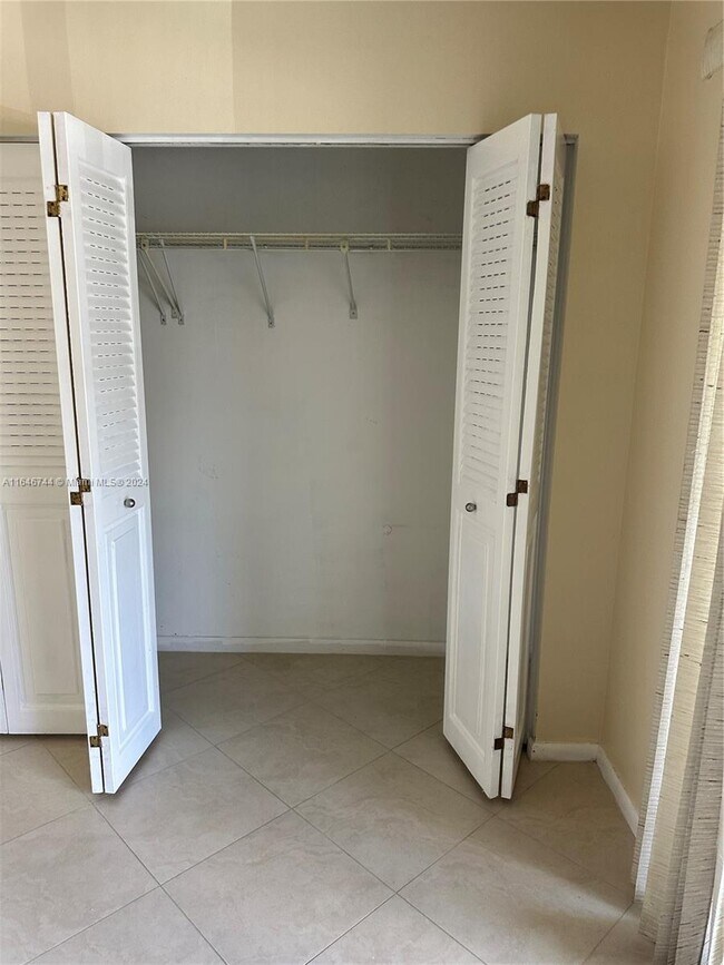 Building Photo - 502 Tilford Dr