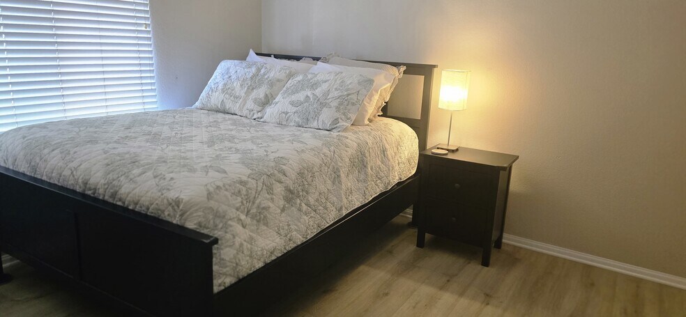 Building Photo - 395 Plaza Calimar