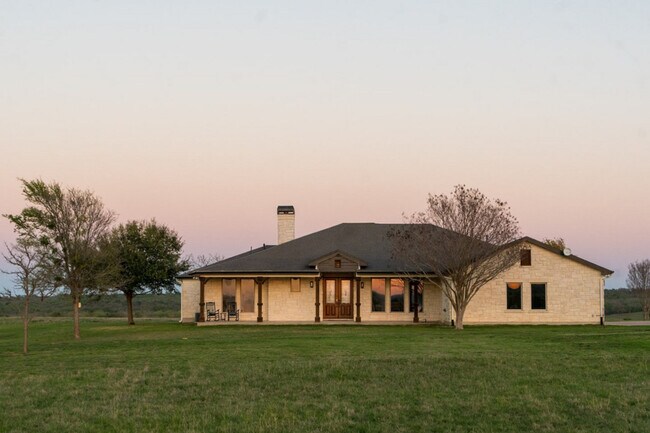Building Photo - 900 County Road 438-SI ID1606261P