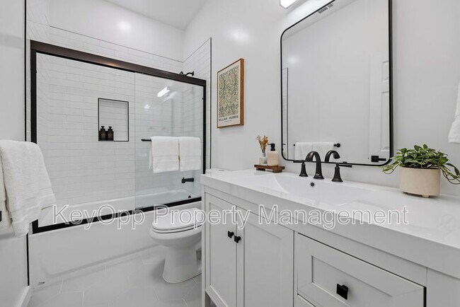 Building Photo - 2730 23rd St
