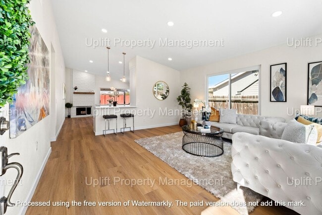Building Photo - BEAUTIFUL 4 BED 2 BATH WITH ATTACHED 2 CAR...