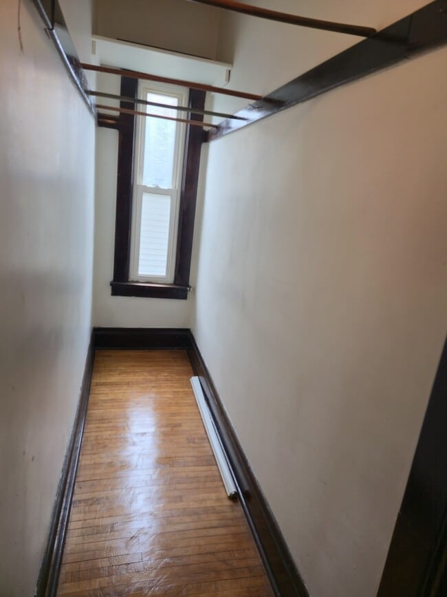 Building Photo - 121 Davis Ave