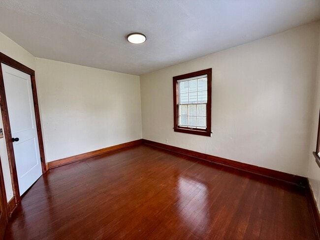 Building Photo - Welcome to this Beautiful Home in Downtown Paragould, AR!