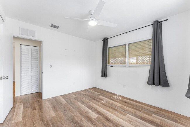 Building Photo - 4780 NE 8th Terrace