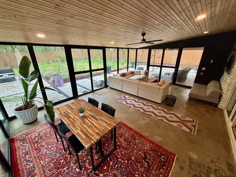 Building Photo - 2409 Princeton Dr