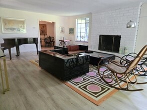 Building Photo - 6 Summer Hill Rd