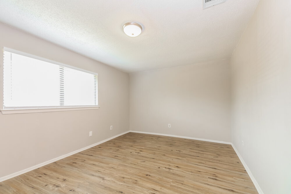 Building Photo - 2325 Woodhollow Ave