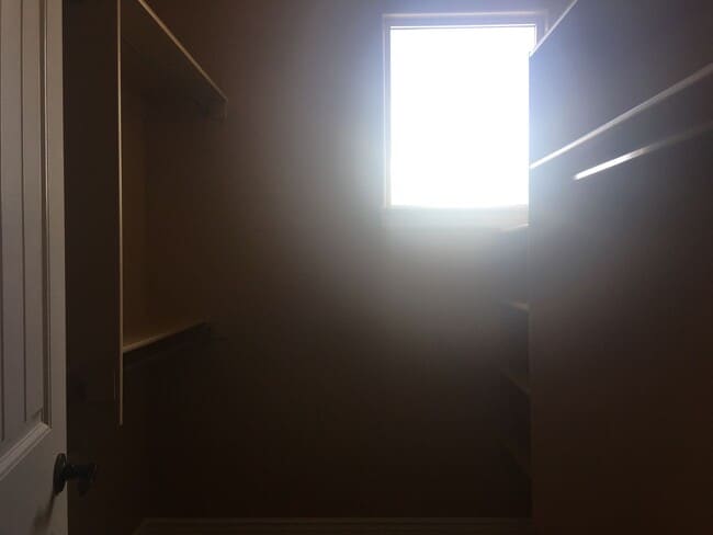 Building Photo - 2 Bedrooms Available in Shared Townhome