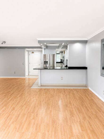 Building Photo - 6101 Edsall Rd