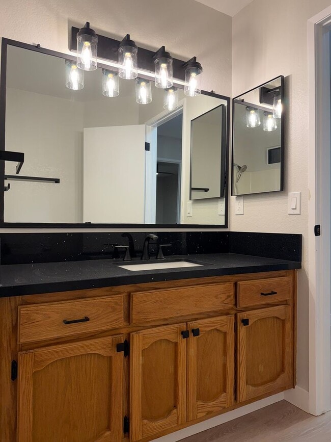 Building Photo - Please Contact VAUGHN REALTY to set up an appointment 760-446-6561