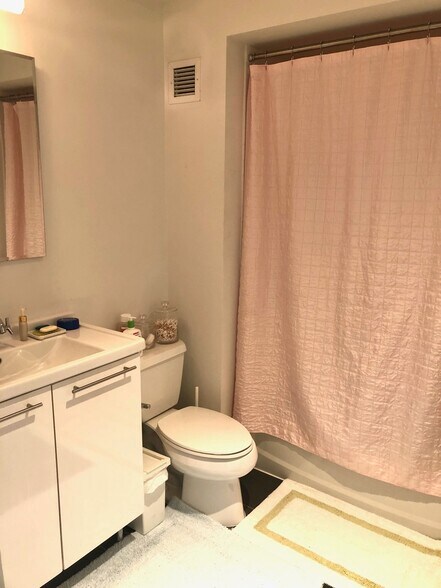 Building Photo - 1 Earhart St