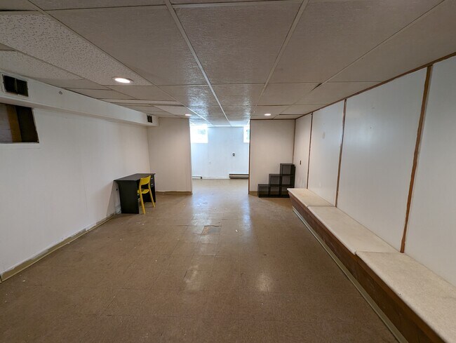 Building Photo - 2630 Oregon Ave