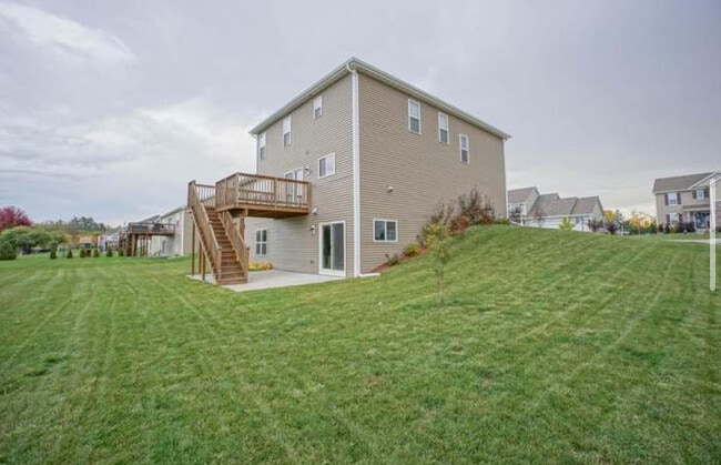 Building Photo - 1200 Juniper Ln