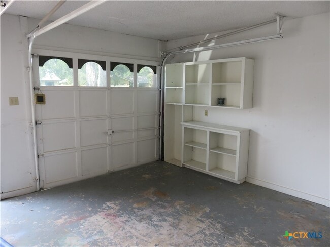 Building Photo - 139 Lone Oak St