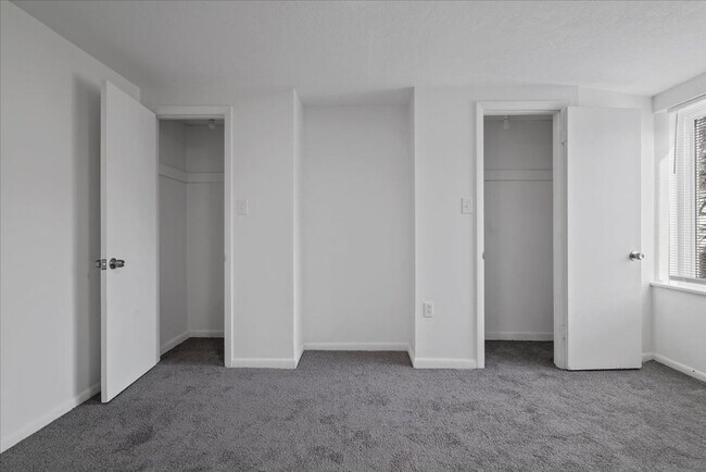 Building Photo - 612 N St Clair St