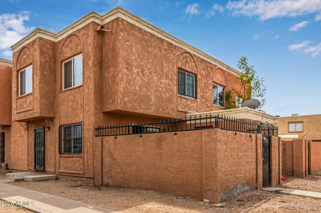 Building Photo - 4001 S 45th St