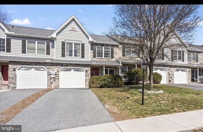 Building Photo - 10 Lenox Ct