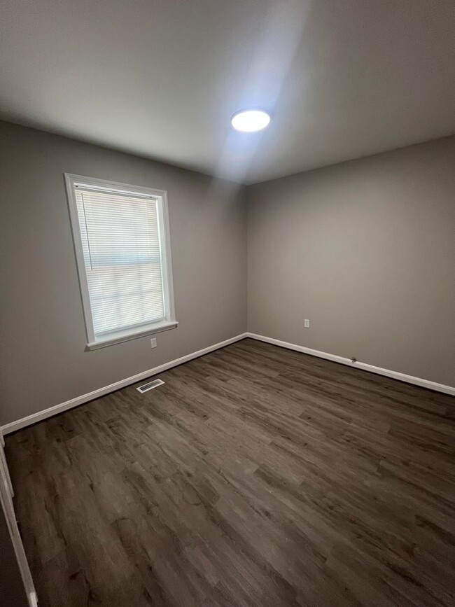 Building Photo - Gorgeous Fully Renovated 4 br/2 bath!