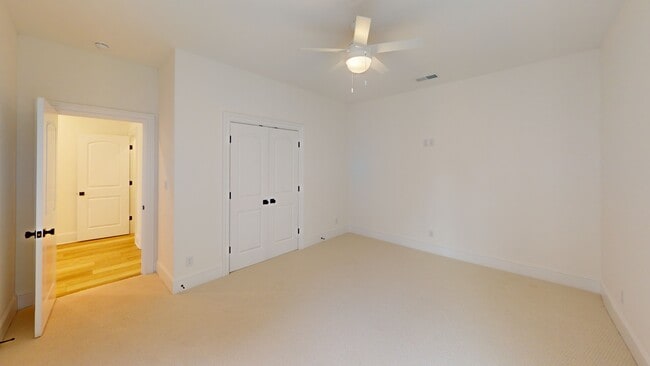 Building Photo - 226 McCowat St