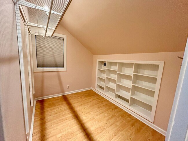 Building Photo - Amazing Home in Tahoma Terrace!