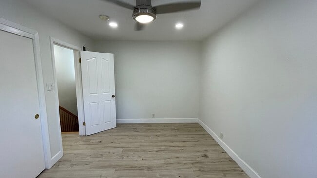 Building Photo - Martinez! Beautiful 5 bedroom 3.5 bathroom...