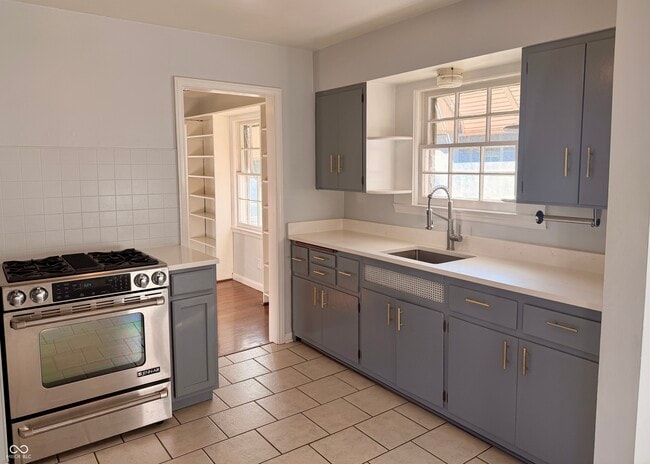 Building Photo - 1524 E 54th St