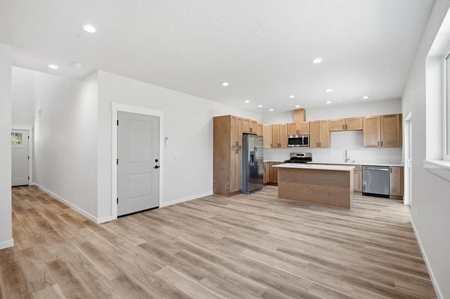 Building Photo - Stylish New Duplex with Scenic Surroundings