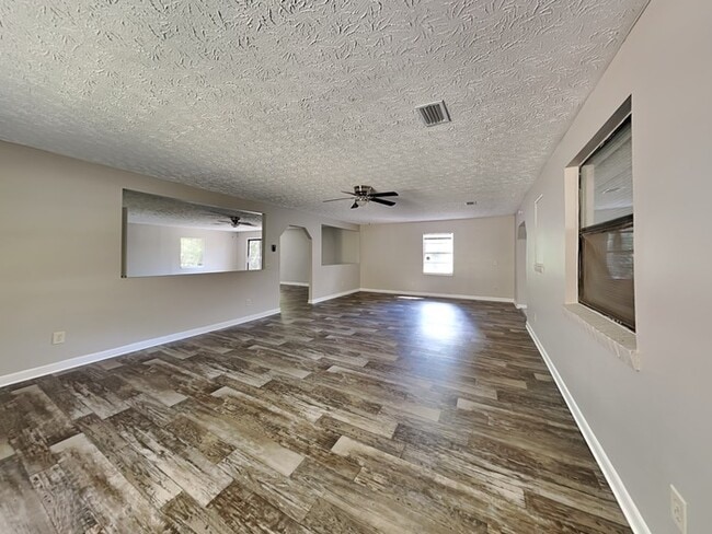 Building Photo - 951 Turtle Creek Dr S