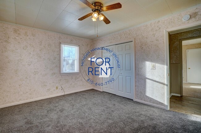 Building Photo - 1327 E Hurd Rd