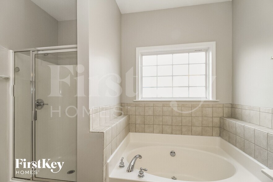 Building Photo - 3117 Knoll Ridge Dr