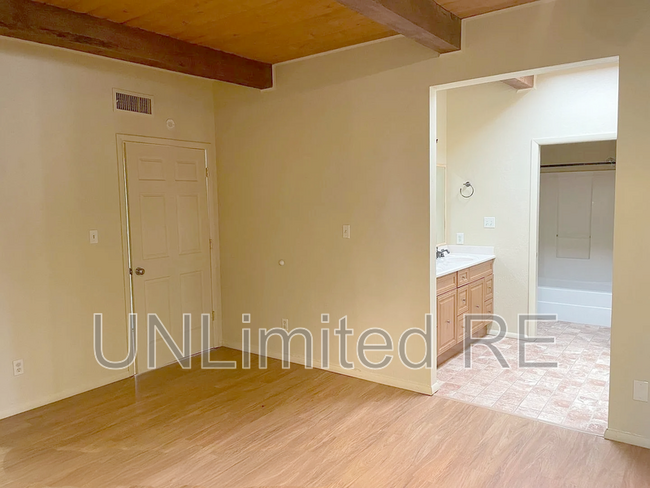 Building Photo - 355 Canyon Diablo Rd
