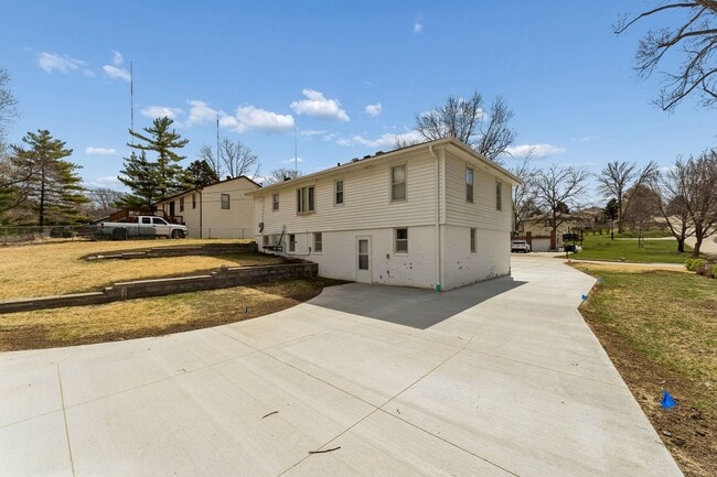 Building Photo - Newly renovated 3-bedroom, 2-bath home