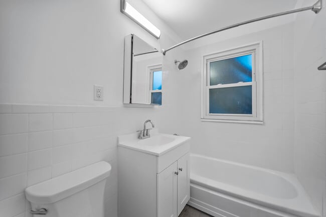 Building Photo - 98 Blachley Rd