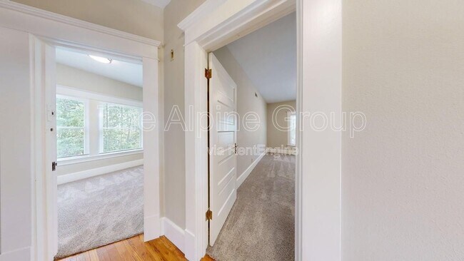 Building Photo - 2977 N Willamette Blvd