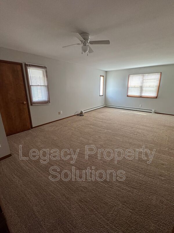 Building Photo - 408 2nd Ave NE