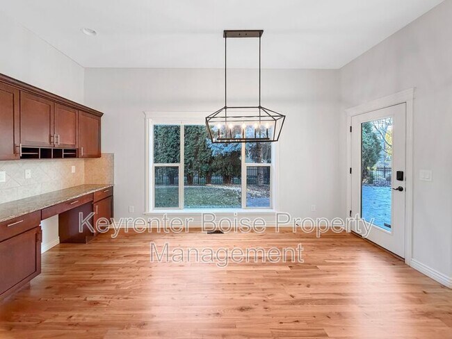 Building Photo - 1141 E Crowne Pointe Dr