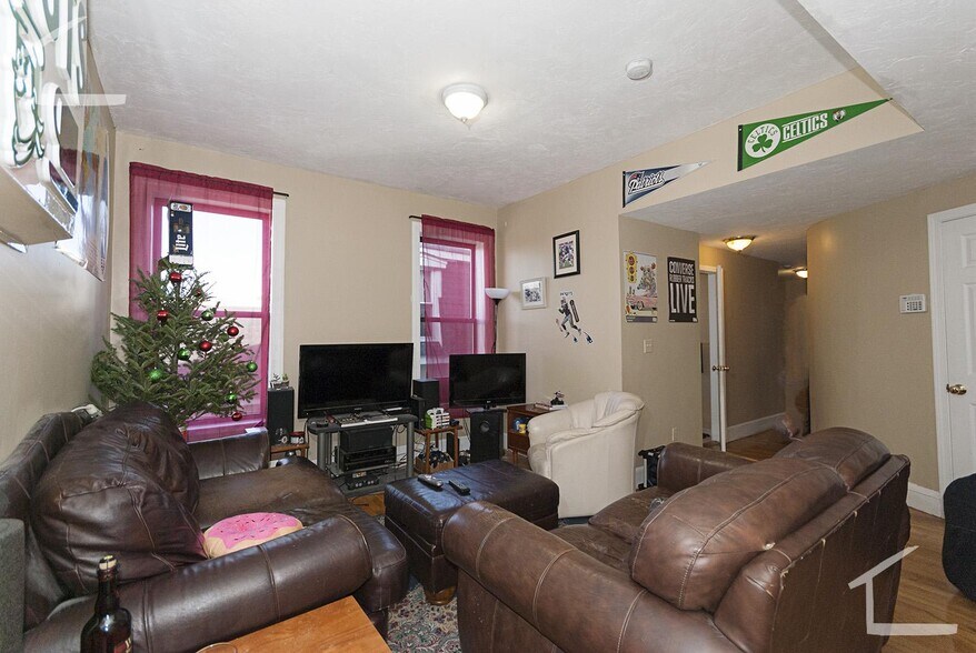 Building Photo - 17 Highgate St