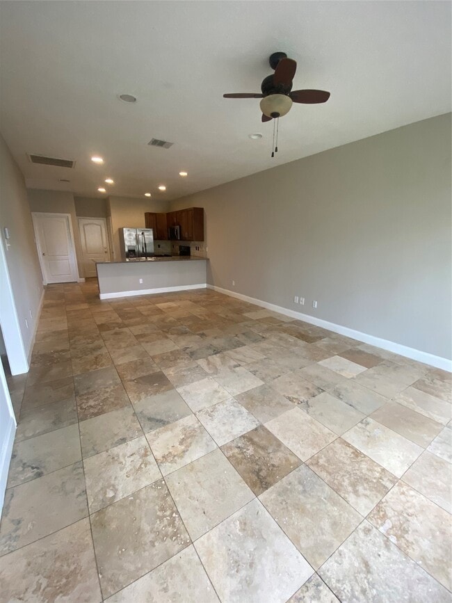 Building Photo - 307 Covecrest Dr