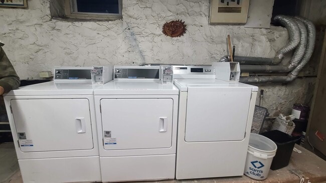 Building Photo - 15 Hopkins Ave