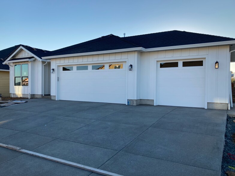 Exterior - 437 NW Coast Mountain Dr