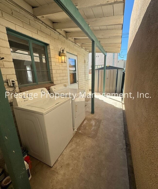 Building Photo - Tucson's Hidden Treasure!!